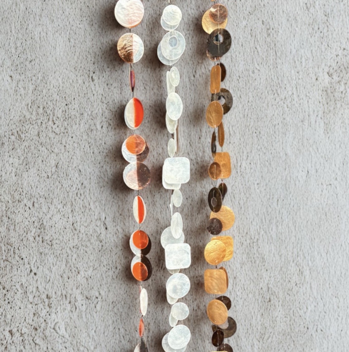 Schelpenslinger Capiz bruin & donker beige